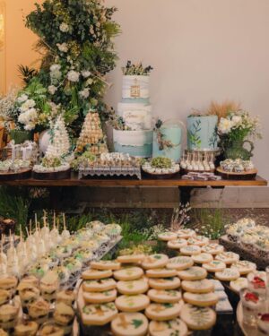Nadine Nassib Njeim Instagram - Congratulations my love 💚

Custom made dress @glamoda.style 
Hair @victorkeyrouz 
Makeup by NADINE 
Flowers @ronibassil 
Concept @eyecandy_events 
Table dessert @le43catering 
Table set , chocolate , and design @sincerelyyourslb 

Photo and video @pulseproduction 

#nadinenassibnjeim #نادين_نسيب_نجيم