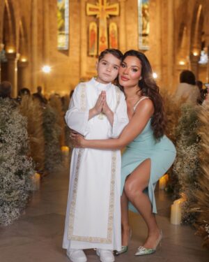 Nadine Nassib Njeim Instagram - Congratulations my love 💚

Custom made dress @glamoda.style 
Hair @victorkeyrouz 
Makeup by NADINE 
Flowers @ronibassil 
Concept @eyecandy_events 
Table dessert @le43catering 
Table set , chocolate , and design @sincerelyyourslb 

Photo and video @pulseproduction 

#nadinenassibnjeim #نادين_نسيب_نجيم