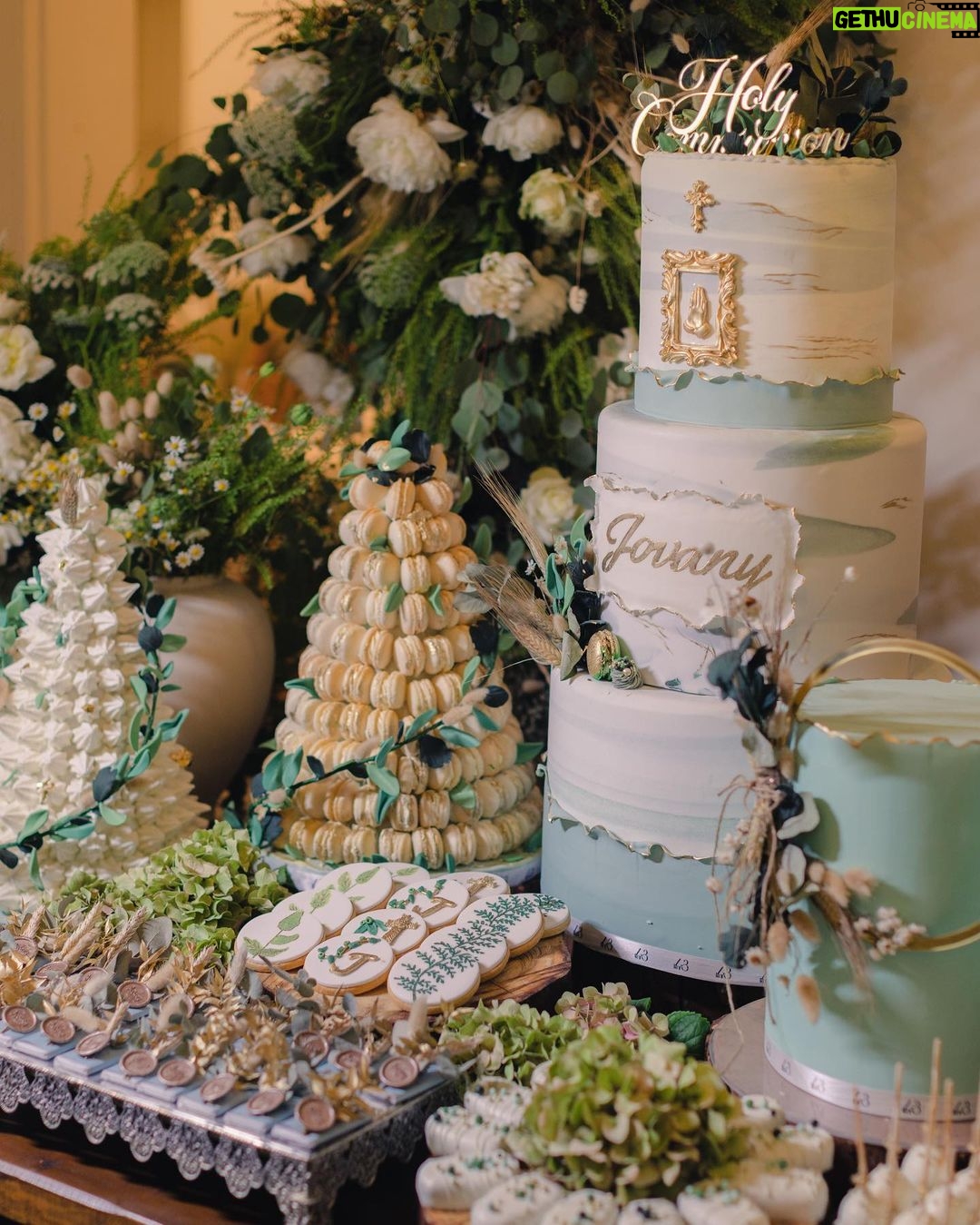 Nadine Nassib Njeim - 364.2K Likes - Congratulations my love 💚
Custom made dress @glamoda.style
Hair @victorkeyrouz
Makeup by NADINE
Flowers @ronibassil
Concept @eyecandy_events
Table dessert @le43catering
Table set , chocolate , and design @sincerelyyourslb
Photo and video @pulseproduction
#nadinenassibnjeim #نادين_نسيب_نجيم