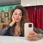 Nadine Njeim Instagram - شكلها خيال مبسوطة بالجروحات 😂 #نادين_نسيب_نجيم #واخيراً #رمضان_يجمعنا