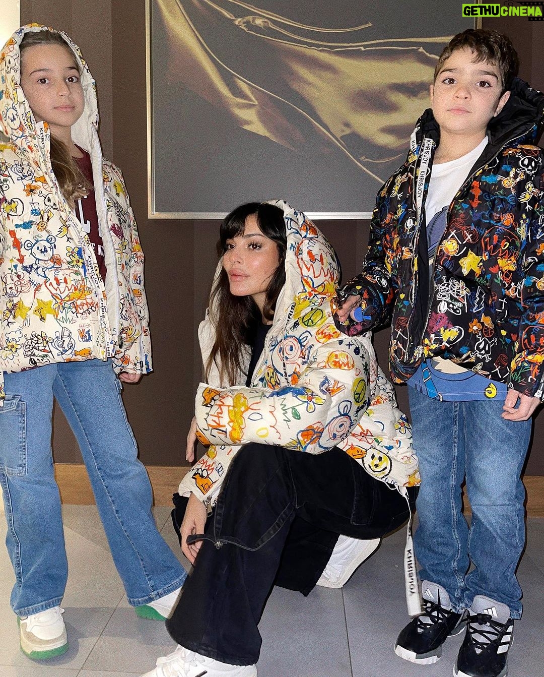 Nadine Njeim Instagram - Matchy matchy with my babies ๐ฉโ๐งโ๐ฆ #nadinenassibnjeim #motherhood #childrenphotography