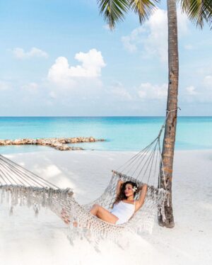Nadine Nassib Njeim Instagram - Sky above , sand below , peace within… 
Never bored in the Maldives 
Thank you @ooreethirah @ooresorts for making our vacation so special 💖👙🙌🏼 

#nadinenassibnjeim #نادين_نسيب_نجيم