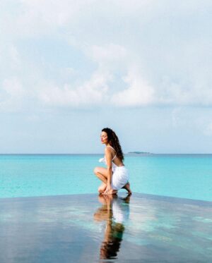 Nadine Nassib Njeim Instagram - Sky above , sand below , peace within… 
Never bored in the Maldives 
Thank you @ooreethirah @ooresorts for making our vacation so special 💖👙🙌🏼 

#nadinenassibnjeim #نادين_نسيب_نجيم