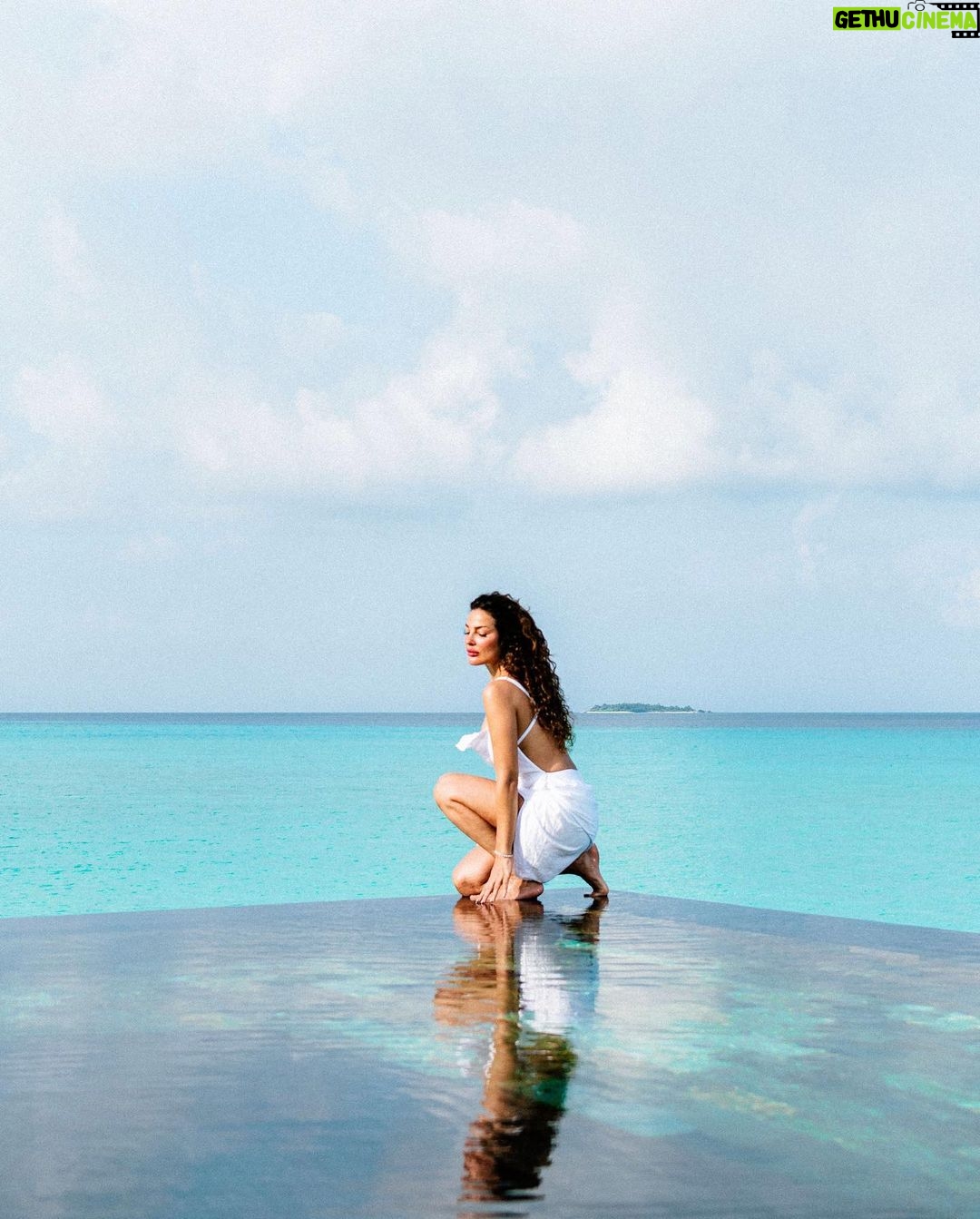 Nadine Nassib Njeim - 275.9K Likes - Sky above , sand below , peace within…
Never bored in the Maldives
Thank you @ooreethirah @ooresorts for making our vacation so special 💖👙🙌🏼
#nadinenassibnjeim #نادين_نسيب_نجيم