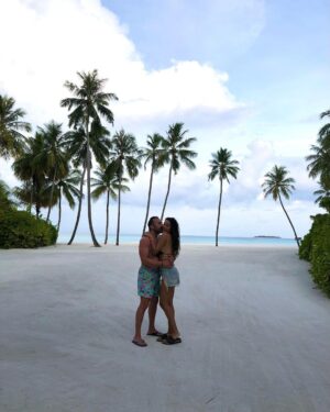 Nadine Nassib Njeim Instagram - Sky above , sand below , peace within… 
Never bored in the Maldives 
Thank you @ooreethirah @ooresorts for making our vacation so special 💖👙🙌🏼 

#nadinenassibnjeim #نادين_نسيب_نجيم