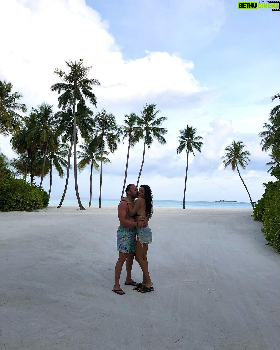 Nadine Nassib Njeim - 275.9K Likes - Sky above , sand below , peace within…
Never bored in the Maldives
Thank you @ooreethirah @ooresorts for making our vacation so special 💖👙🙌🏼
#nadinenassibnjeim #نادين_نسيب_نجيم