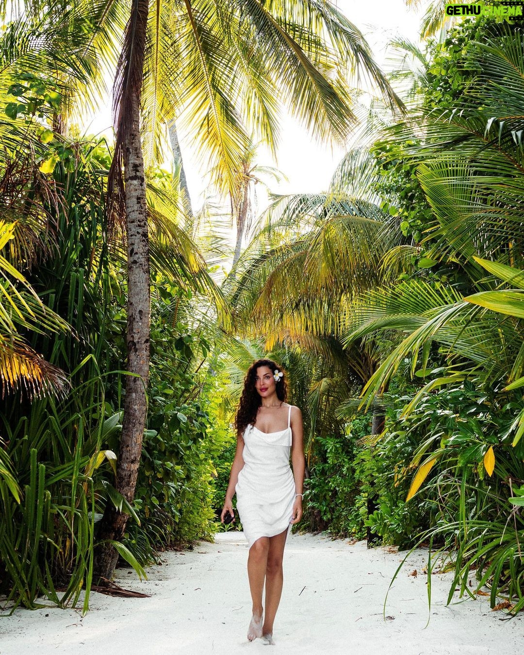 Nadine Nassib Njeim - 275.9K Likes - Sky above , sand below , peace within…
Never bored in the Maldives
Thank you @ooreethirah @ooresorts for making our vacation so special 💖👙🙌🏼
#nadinenassibnjeim #نادين_نسيب_نجيم