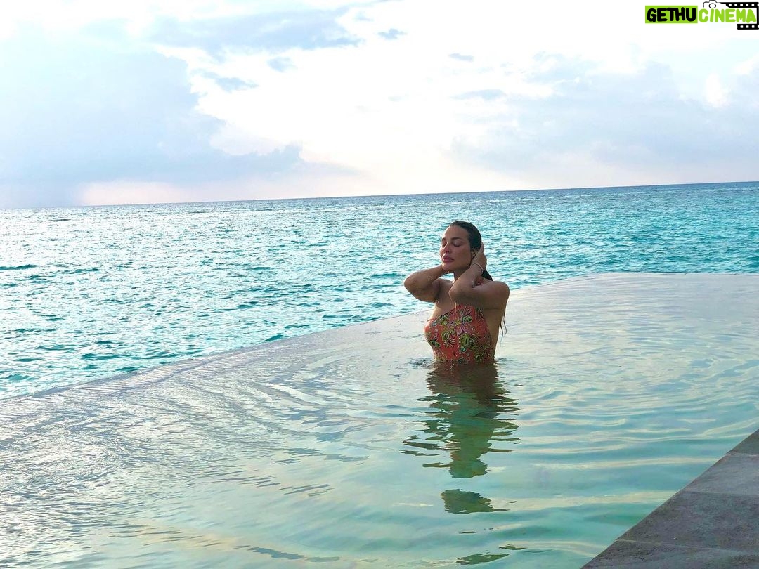 Nadine Nassib Njeim - 513.7K Likes - I followed my heart and it took me all the way to the Maldives , a place of Heaven on earth 🐠🐬🐳🐙🦀🍉
@ooreethirah
#nadinenassibnjeim
#نادين_نسيب_نجيم