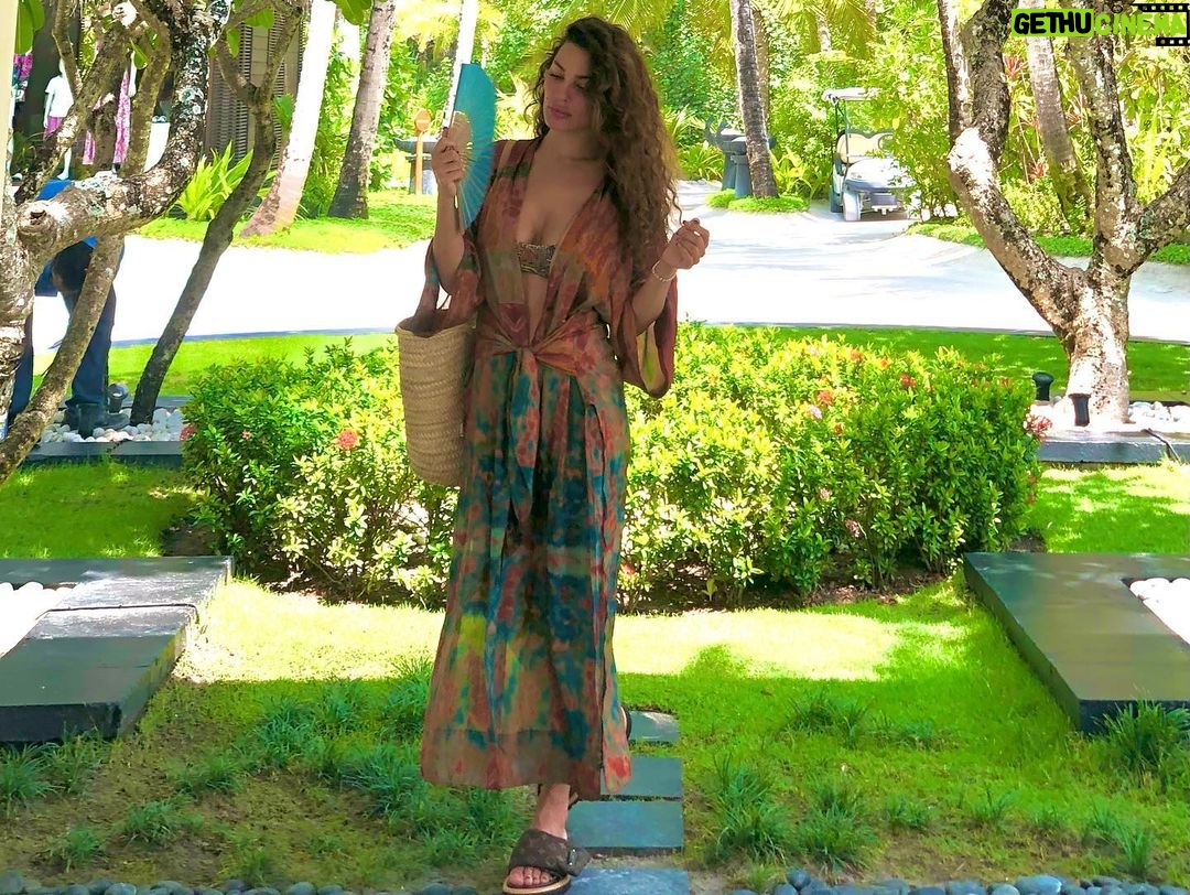 Nadine Nassib Njeim - 513.7K Likes - I followed my heart and it took me all the way to the Maldives , a place of Heaven on earth 🐠🐬🐳🐙🦀🍉
@ooreethirah
#nadinenassibnjeim
#نادين_نسيب_نجيم