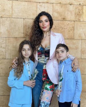 Nadine Nassib Njeim Instagram - شعنينة مباركة ينعاد عليكم🙏🏼 #نادين_نسيب_نجيم #شعنينة_مباركة🌿