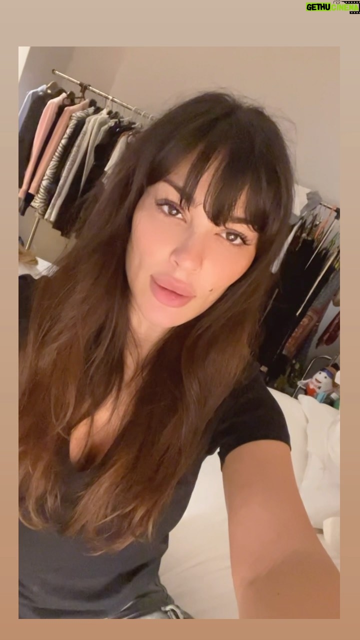 Nadine Njeim Instagram - 😂😂😂😂😂 كتير بضحكني رح تندمي اذا خسرتيني شو انت مصاري ؟ 🤣🤣🤣 يلي اخترعها بيربح