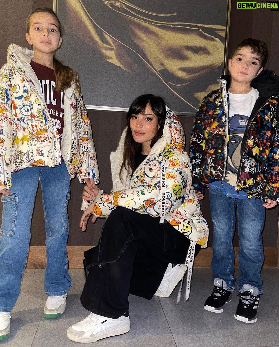 Nadine Njeim Instagram - Matchy matchy with my babies ๐ฉโ๐งโ๐ฆ #nadinenassibnjeim #motherhood #childrenphotography