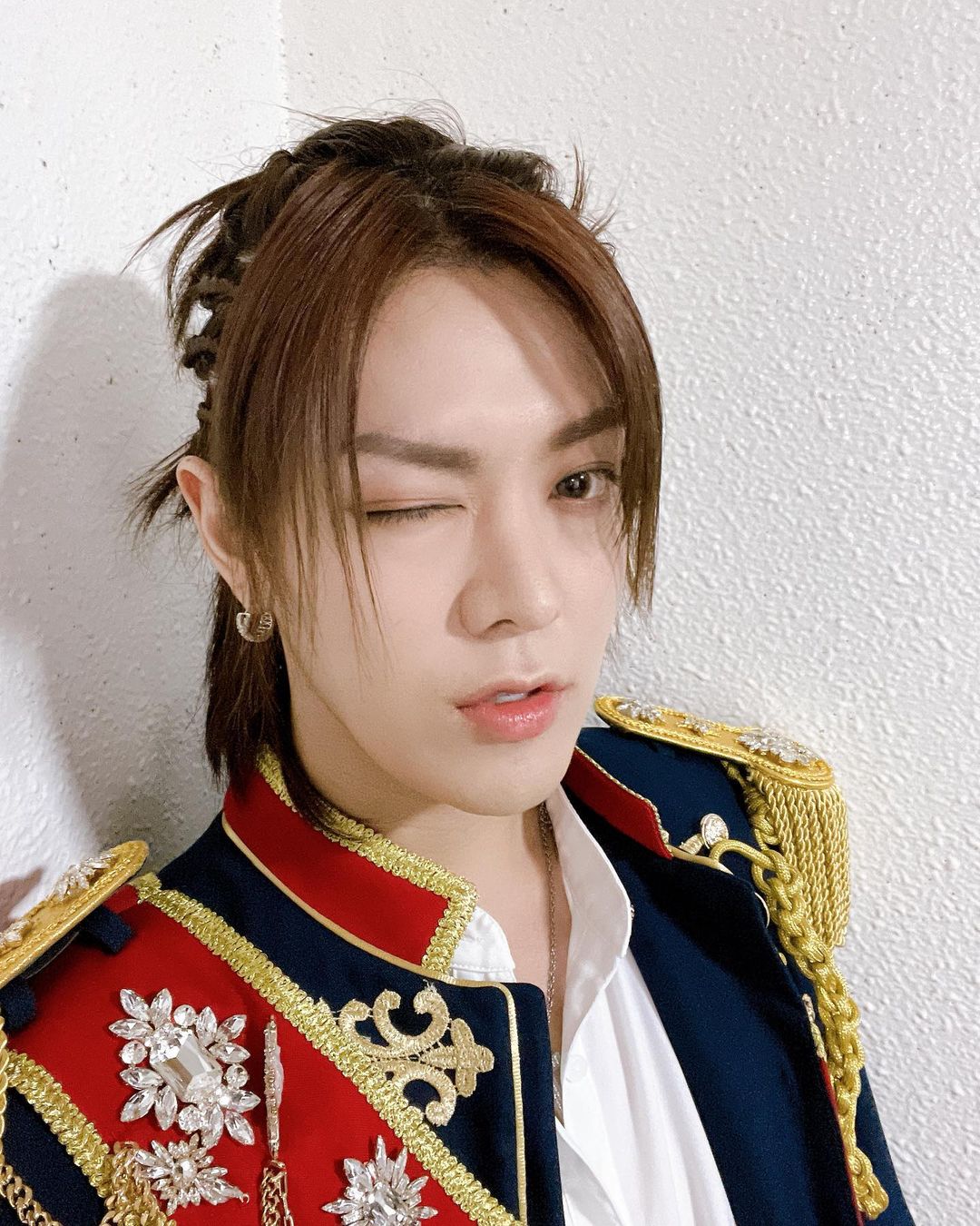 Nakamoto Yuta Instagram - 누가뭘하해도 시즈니과 우리멤버는 나의자랑이자 자부심이다 !! 7주년 축하해❤️