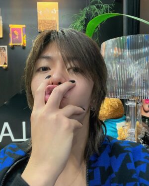 Yuta Instagram - 오랜만에 네일  함 😎