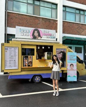 Nam Kyu-hee Instagram - 우아아아~🫶🏻 #혜영 이 커피차다아💛💛💛 
#에스라인 화이팅🥰