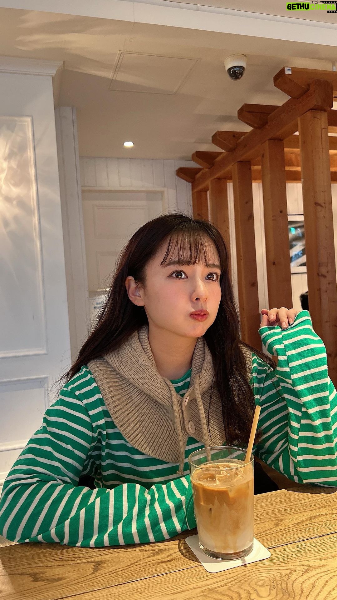 Nana Yamada - 5.9K Likes - 🍔❤️🔥
揚げ物も食べたし甘い飲み物も飲んだし
ハンバーガーまで食べたけど、
もちろんリバウンドをすることもなく
2ヶ月目も安定して1キロ〜2キロ
減らすことができてます...🥹♡
というのも年末年始はお休みしていたので
まだ半分くらい残ってるから
ここからラストスパート気合いいれてやる☺️♡