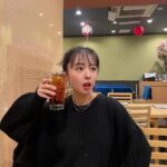 Nana Yamada Instagram – お酒に見せかけたウーロン茶🫢♡いぇーい