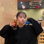 Nana Yamada Instagram – お酒に見せかけたウーロン茶🫢♡いぇーい