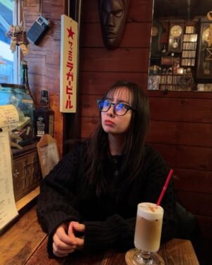 Nana Yamada Instagram - 気取らず気を遣わずお互いに
好きなことしてなにも話さないってとても幸せな空間🫖♡

1人でもいいねんけど、誰かいてほしい。
もっとゆっくりしたかったけどまた今度☕️