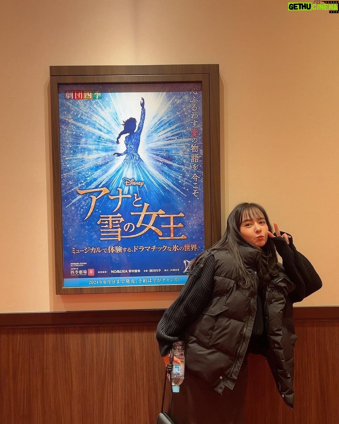 Nana Yamada Instagram - 久しぶりに観に行った劇団四季が もうとんでもなく素晴らしくて最高の日でした🗓️✨ 今日は寒かったのでヒートテックデビュー! 黒の気分だったのでアクセサリーを☺️💎 ネックレスは重ね付けして、 髪の毛を耳にかけたときにチラ見えする イヤリングで観に行きました♡ アクセサリーがあるかないかで 印象がほんっとに違うからシンプルな服の日こそ🐥💕 ダイエット中なのでお水も毎日どこへでも持ち歩いてますっ☺️🌱 #cene #金属アレルギー対応