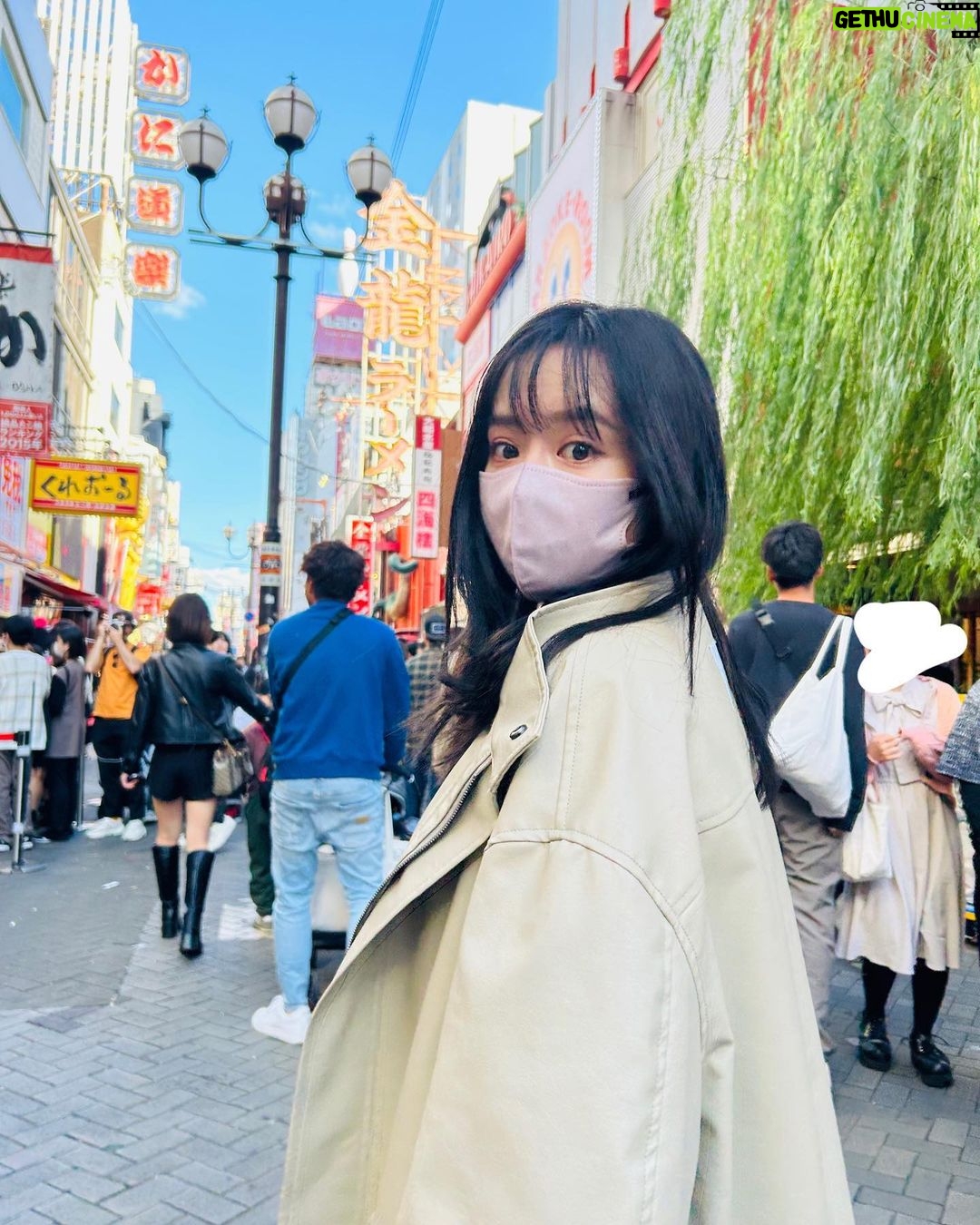 Nana Yamada Instagram - 🎪🐙 iPhoneのノーマルカメラのビビットが盛れるねん! って撮ってくれたけどどう?🐯笑 なんば