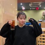 Nana Yamada Instagram – お酒に見せかけたウーロン茶🫢♡いぇーい
