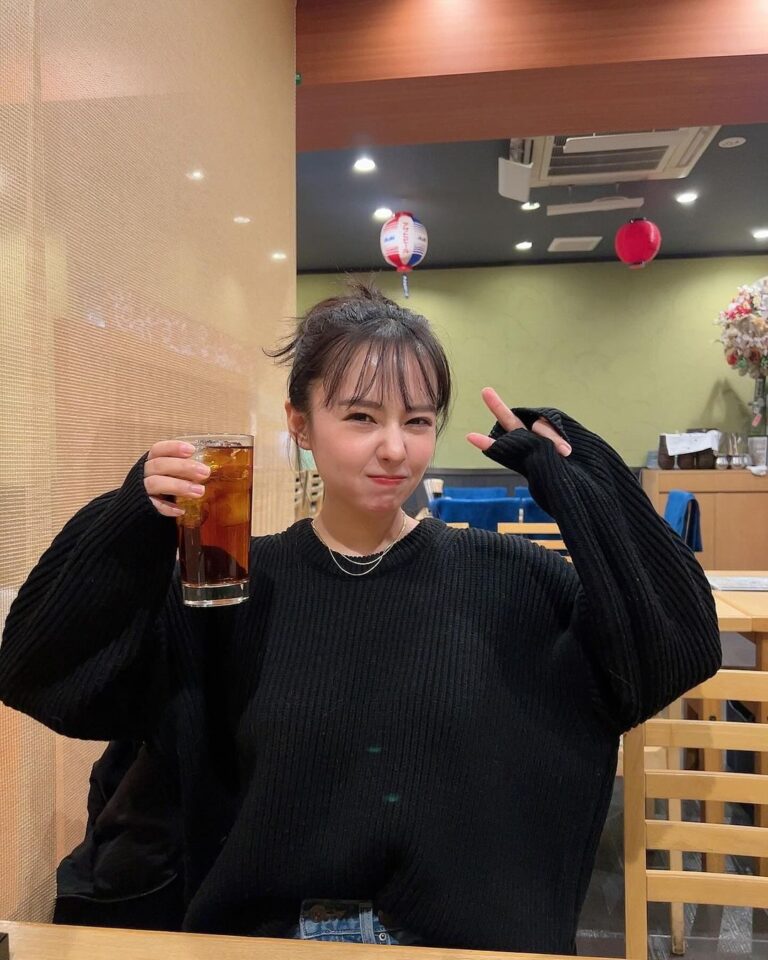 Nana Yamada Instagram - お酒に見せかけたウーロン茶🫢♡いぇーい