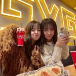 Nana Yamada Instagram - すずとランチに🤤🥣✨ 青山表参道に新しくOPENした @guzmanygomezjp に ご招待していただきました〜♡ ライトサイズとレギュラーサイズ マイルドとスパイシーを選べて メニューも豊富でおなかいっぱい！ さくっとごはんにちょうどいい☺️🌱 またふら〜っと行ってみよ🪴 #guzmanygomez #PR