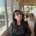 Nana Yamada Instagram – 最近のいろいろ🐕🤎

特にこれといった日常の変化はないけど、
最近仲良くなったお友達が犬に貢いでくれたり🍭笑
後口さんと会ってやる気がみなぎったり🫡♡
久しぶりにワンピースきたらそわそわしたり👜
なんとなく手にとってみた本とか…📖
寝起きの寝ぼけてそうなこまちも撮りました📷

あとは「冬と春」を聴いてます🎧もう歌えます🥹笑