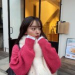 Nana Yamada Instagram - 🩷🤍🩵 最近またカラフルなニット集めちゃう...🥺♡ 打ち合わせや夜ご飯はスカートを選んだり ワンピース着たりするけど日中はどうしても 歩きやすい服になっちゃうよね〜〜🤔✨ 着てないワンピースが何着かあるので、 明日は着ようと心に決めて眠りにつきます🥹♡ 寒いからみんなも風邪ひかないでね❄️