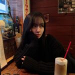 Nana Yamada Instagram - 気取らず気を遣わずお互いに 好きなことしてなにも話さないってとても幸せな空間🫖♡ 1人でもいいねんけど、誰かいてほしい。 もっとゆっくりしたかったけどまた今度☕️