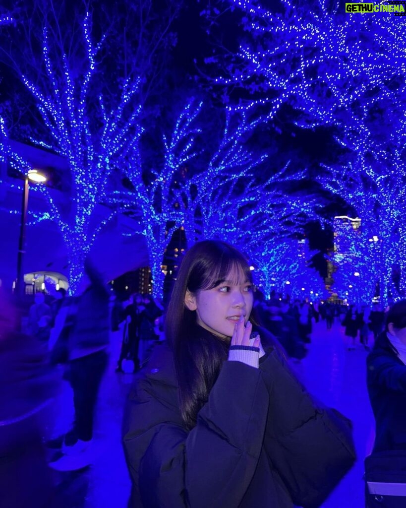 Nanase Yoshikawa Instagram - メリークリスマスイヴ🎄 友達と青の洞窟初めて行った〜！真っ青なイルミネーションも素敵！