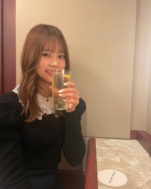 Nanase Yoshikawa Instagram - 先日行ったおしゃれなハイボールバー🥺
ハイボールラブなので色んな種類があって最高だったなぁ、、
私のおすすめはアールグレイのハイボール！
あと、4枚目の写真見てもらったらわかるけど氷が大きくてとにかくすごいの！笑
伝わるかな😃
駅直結で行きやすくて、店内もとってもレトロでおしゃれです！
1人でも行きやすいのでお仕事帰りとかにぜひ🍺
　
#ハイボールバー上野駅1923
#上野グルメ 
#上野居酒屋 
#上野ディナー