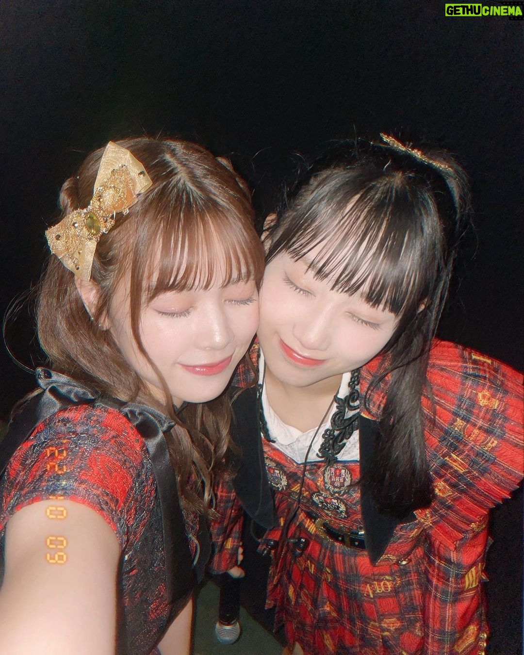Nanase Yoshikawa Instagram - 武道館コンサート3日間 ありがとうございました🤍 武道館というステージに3日もAKB48として立たせていただいて素敵な景色を見れました!アイドルのうちに立ちたかった舞台No.1✨夢叶った〜 またいつかここに戻って来れる日が来ますように! れみちゃんと外カメラで頑張って撮った📷 1枚目は何回も撮って成功した写真!2枚目は最初に撮った失敗作です😥笑