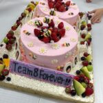 Nanase Yoshikawa Instagram - ケーキの自分食べた🎂 Team8 Forever だって！その通りだね🐝