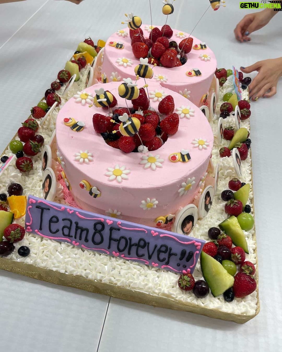 Nanase Yoshikawa Instagram - ケーキの自分食べた🎂 Team8 Forever だって!その通りだね🐝