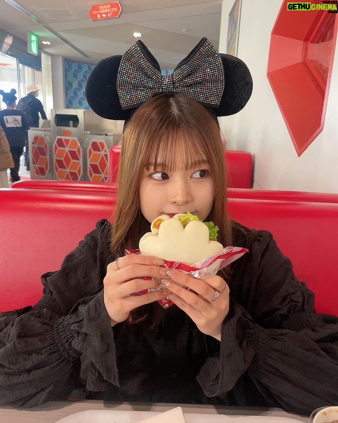 Nanase Yoshikawa Instagram - この前久しぶりにディズニーランド行った☺️新しいファストパスみたいな制度知らなくて美女と野獣2時間待った🫣2000円払いたかった🥹笑