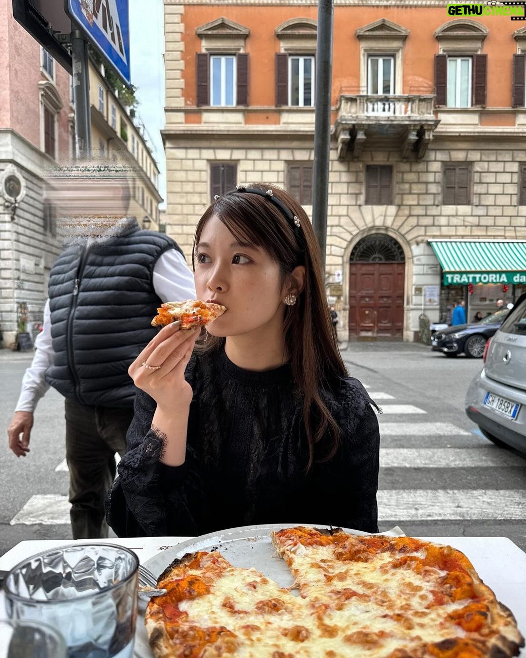 Nanase Yoshikawa Instagram - 世界一大好きなピザを本場のイタリアで食べられることができて幸せすぎた日☺️ 私の夢が叶いました♡ #roma #pizza