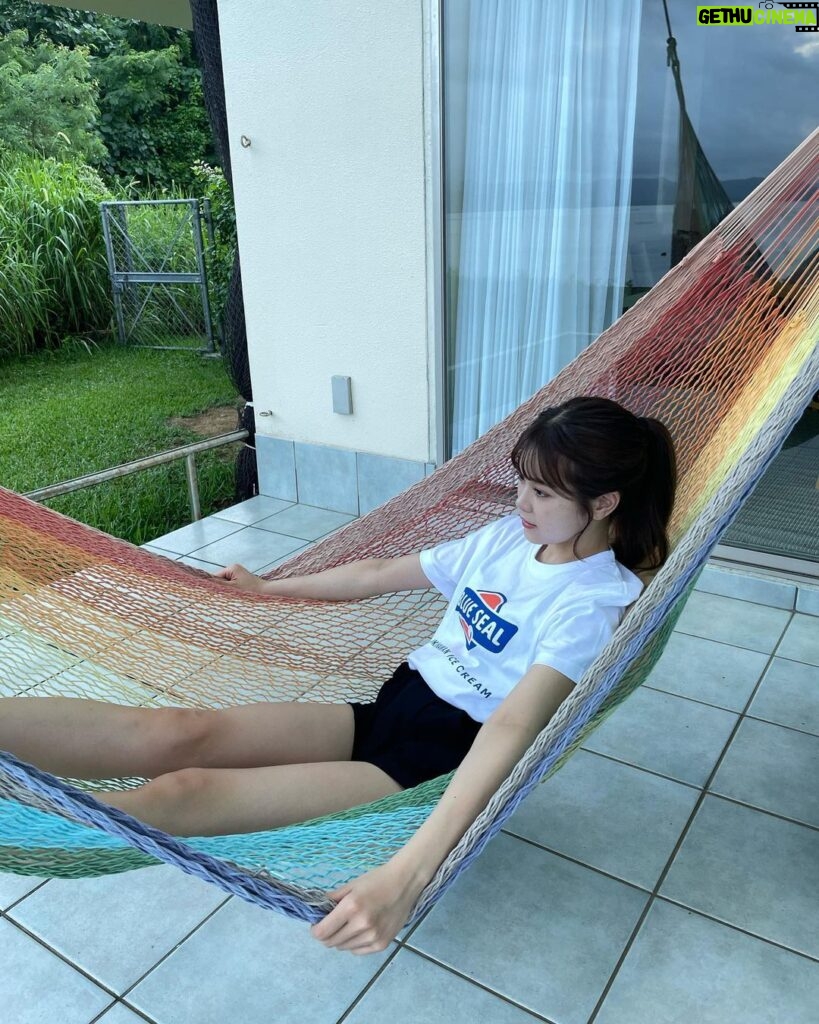 Nanase Yoshikawa Instagram - HADOの小浜島旅行楽しかったから写真載せていくね〜✈️ なんとお部屋にハンモック付いてた！幸せ空間🫶 ホテルははいむるぶしに宿泊しました！ #はいむるぶし #PR