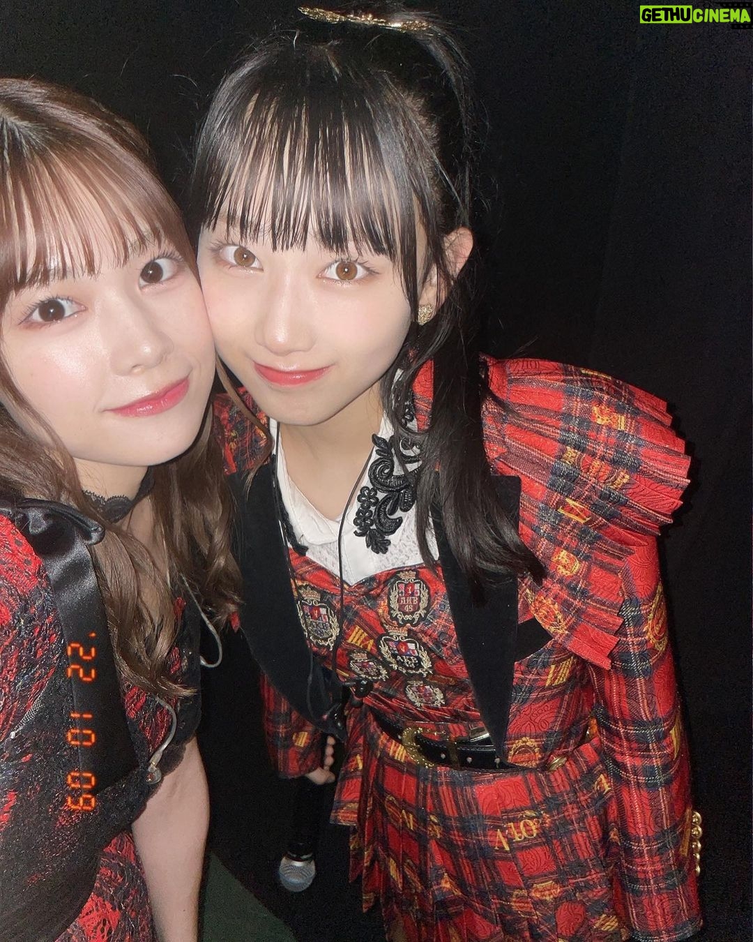 Nanase Yoshikawa Instagram - 武道館コンサート3日間 ありがとうございました🤍 武道館というステージに3日もAKB48として立たせていただいて素敵な景色を見れました!アイドルのうちに立ちたかった舞台No.1✨夢叶った〜 またいつかここに戻って来れる日が来ますように! れみちゃんと外カメラで頑張って撮った📷 1枚目は何回も撮って成功した写真!2枚目は最初に撮った失敗作です😥笑
