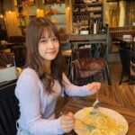 Nanase Yoshikawa Instagram – マネージャーさんとランチしました☺️
レモンのパスタ！見た目も可愛くてさっぱりしてて美味しかった😋