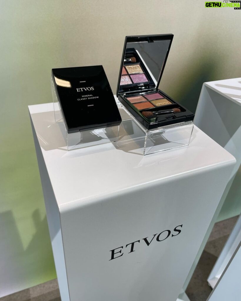 Nanase Yoshikawa Instagram - ETVOS 2024 春夏コレクション新商品発表会に行ってきました💄 アイシャドウがすごく色鮮やかで可愛くて使うのが楽しみ☺️ #ETVOS