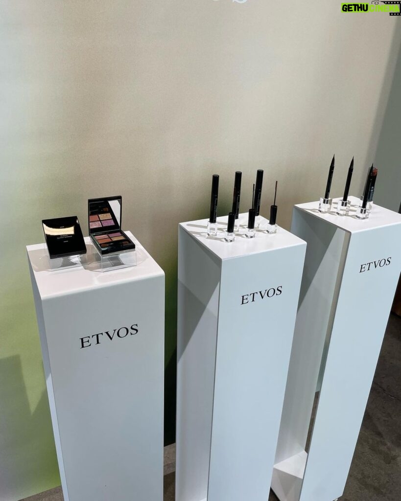 Nanase Yoshikawa Instagram - ETVOS 2024 春夏コレクション新商品発表会に行ってきました💄 アイシャドウがすごく色鮮やかで可愛くて使うのが楽しみ☺ #ETVOS