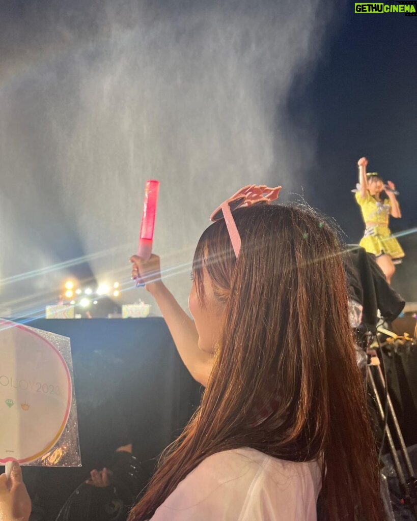Nanase Yoshikawa Instagram - イコノイジョイ2023観に行かせていただいた時の写真☺ しーちゃんが撮ってくれたんだけどめちゃくちゃ夏ー！ ライブ自体も最高でステージ上からメンバーにたくさんの水と泡をかけられて幸せでした(^_^)♡