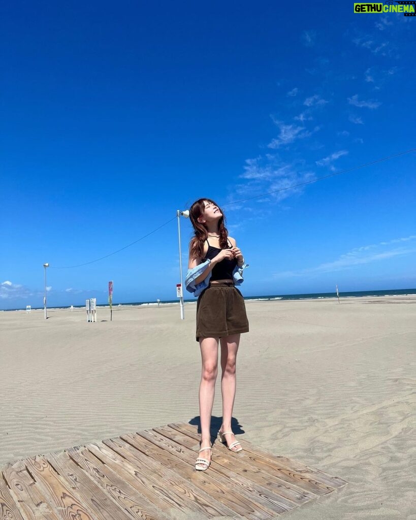 Nanase Yoshikawa Instagram - 昨日はてくてく散歩ロケでしたー！ この加工なしの青い空！最高！！ 美味しいものもたくさん食べました😊 誕生日にいい思い出作れた🫶 放送は8月4日22時〜チバテレビで放送です☺お楽しみにー！
