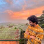 Nani Instagram - #HiNannaTrailer @ 6PM Today :)