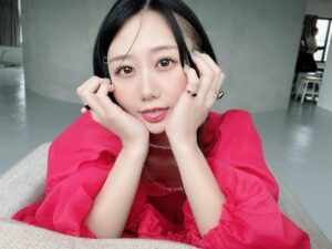 Nao Furuhata Instagram - 6月になりましたね！

バタバタとした5月が終わり
今年も皆んなと充実した1年が
過ごせるよう、動いてます！

写真のネイル水色なんだけど
赤×水色の組み合わせ可愛くて
好きかも🍒💎