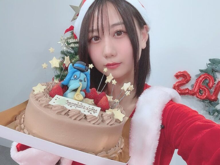 Nao Furuhata Instagram - Merry Christmas🎄✨ サンタさんになった〜！