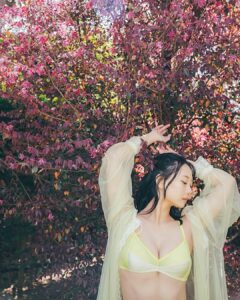 Nao Furuhata Instagram - 週プレさんのアザーカット📷 デジタル写真集「Emer gence」は グラジャパさんにて見れるよ！ ページ数67Pと盛り沢山な内容 撮影も楽しかった🤫🤍