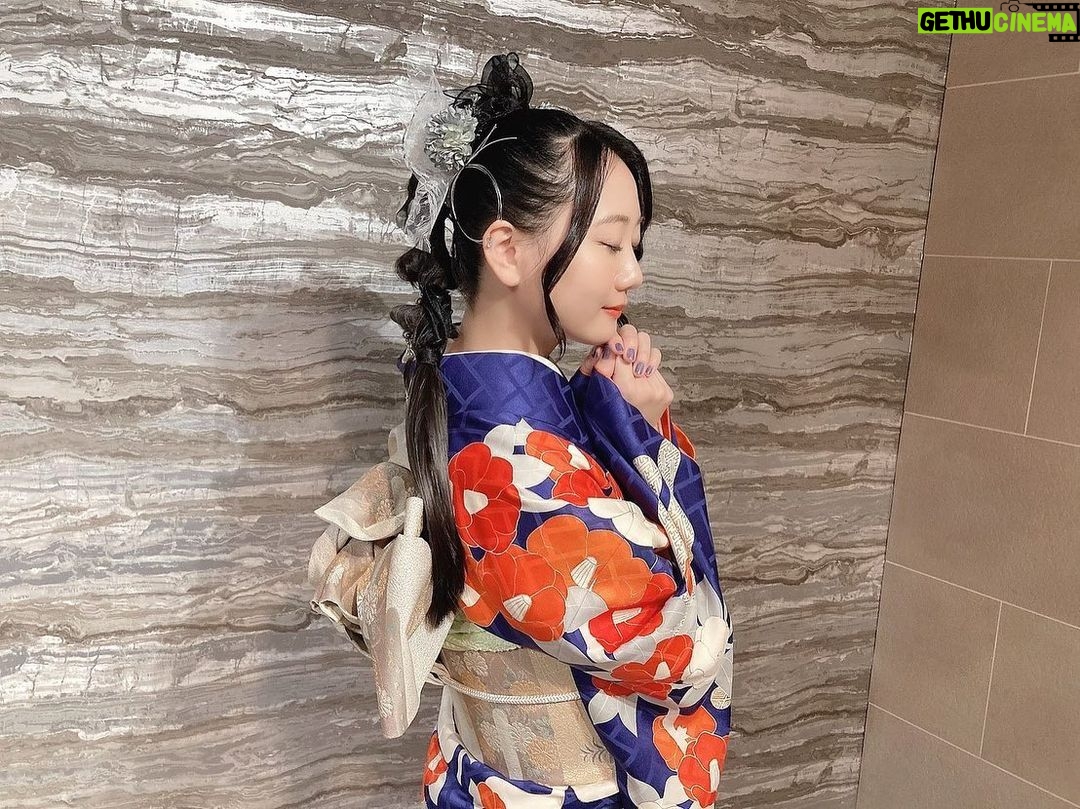 Nao Furuhata - 3.4K Likes - FCイベで着た着物
1部は前髪流してポニー!
帯は落ち着いた雰囲気で
髪飾りは少し尖った感じの
ギャップが、たまらん。
#着物 #着物ヘア
#千切屋治兵衞 #chiji1555
#japanesetraditional